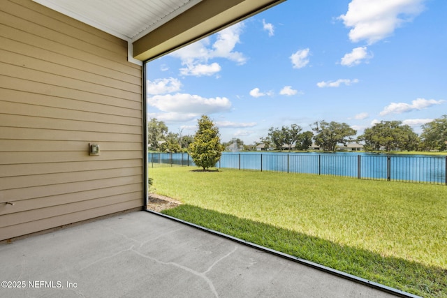 96167 Grande Oaks Ln, Fernandina Beach, FL 32034 - unfurnished sunroom featuring a water view