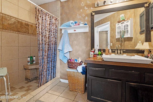 1942 Calusa Trl, Middleburg, FL 32068 - full bath featuring tiled shower, vanity, and tile patterned floors