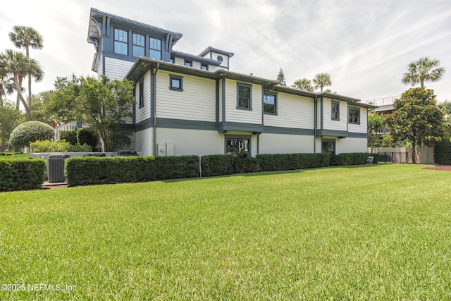 365 8th St, Atlantic Beach, FL 32233 - rear view of property featuring a yard and stucco siding