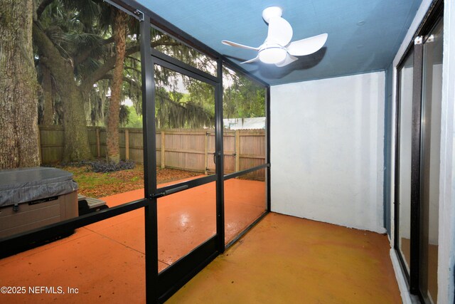 1266 Mayport Landing Cir, Jacksonville, FL 32233 - sunroom featuring a jacuzzi and a ceiling fan