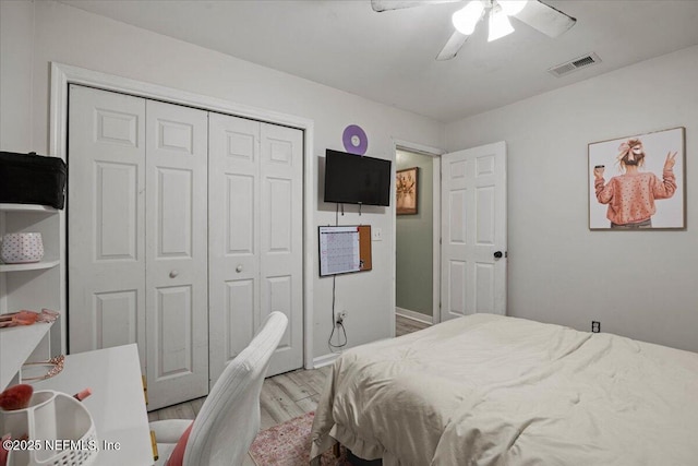 11214 Bentley Trace Ln E, Jacksonville, FL 32257 - bedroom with light wood-type flooring, a closet, ceiling fan, and baseboards