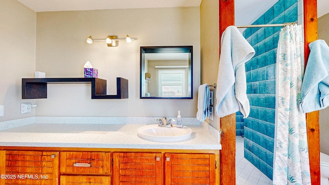 23 Moody Dr, Palm Coast, FL 32137 - bathroom featuring tiled shower, vanity, and toilet