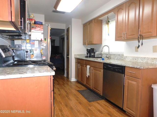 2718 Tina Ln, Middleburg, FL 32068 - kitchen with stainless steel appliances, a sink, wood finished floors, and light stone counters