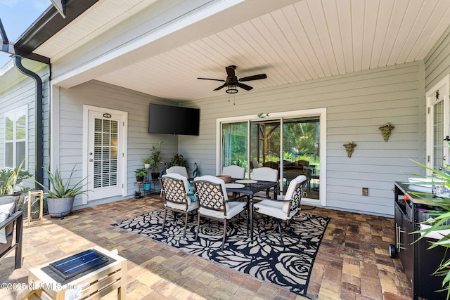 85600 Stonehurst Pkwy, Fernandina Beach, FL 32034 - view of patio with outdoor dining area and a ceiling fan