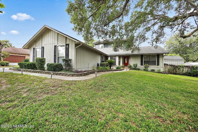 902 Lakeridge Dr, Orange Park, FL 32065 - view of front facade featuring board and batten siding