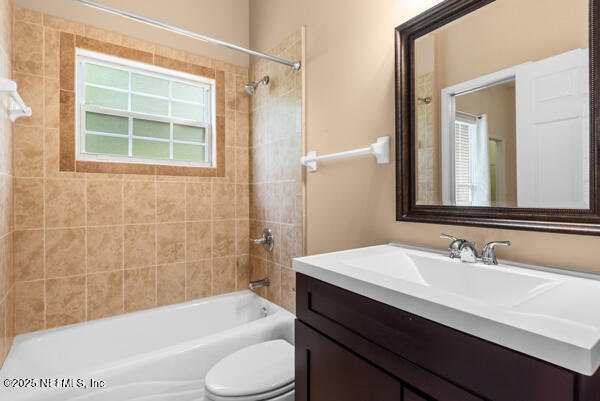 1821 Wind Ridge Ct, Fleming Island, FL 32003 - full bath featuring healthy amount of natural light, vanity, toilet, and shower / bath combination