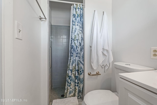3130 Honeywood Dr, Jacksonville, FL 32277 - bathroom featuring a tile shower, toilet, and vanity