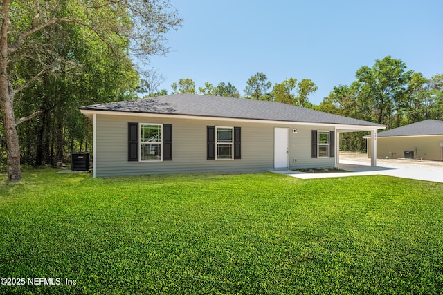 7127 Stetson St, Keystone Heights, FL 32656 - ranch-style home featuring central AC, a front yard, concrete driveway, and a carport