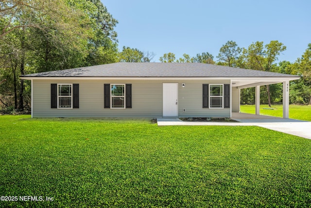 7127 Stetson St, Keystone Heights, FL 32656 - ranch-style house with an attached carport, concrete driveway, and a front lawn