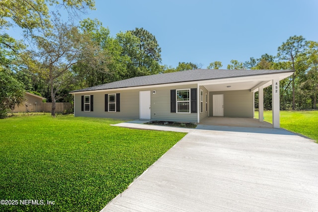 7127 Stetson St, Keystone Heights, FL 32656 - ranch-style home with concrete driveway and an attached carport