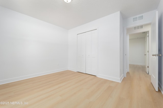 7127 Stetson St, Keystone Heights, FL 32656 - unfurnished bedroom featuring light wood-type flooring, baseboards, and a closet
