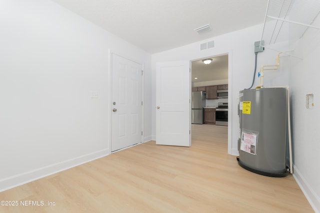 7127 Stetson St, Keystone Heights, FL 32656 - utility room featuring water heater