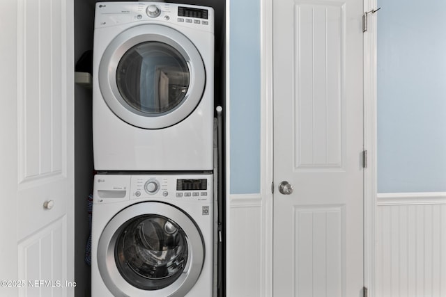 97 Village Las Palmas Cir, Saint Augustine, FL 32080 - laundry area with stacked washing machine and dryer and a wainscoted wall