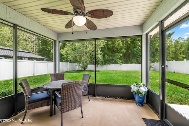 81014 Lockhaven Dr, Yulee, FL 32097 - sunroom featuring a ceiling fan and outdoor dining space