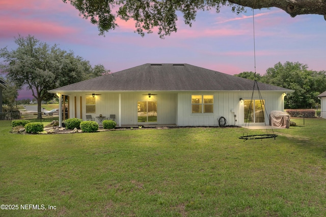 6228 Blue Marlin Dr, Keystone Heights, FL 32656 - rear view of house featuring a lawn