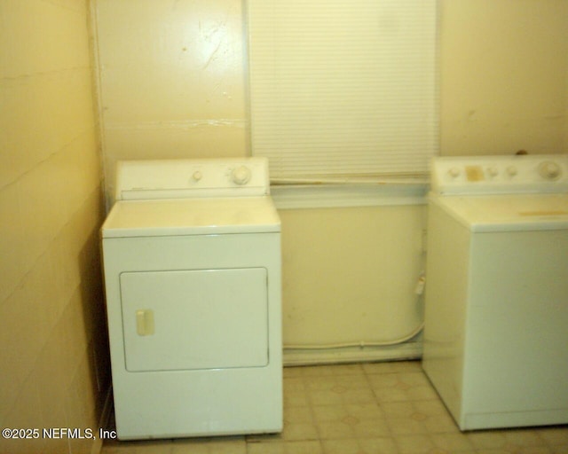 1050 Alderside St, Jacksonville, FL 32208 - laundry area with washing machine and clothes dryer