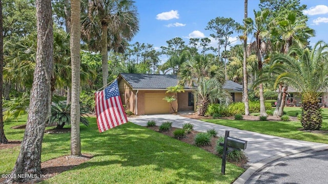 100 Palmera Ct, Ponte Vedra Beach, FL 32082 - view of front of property featuring driveway, an attached garage, and a front yard