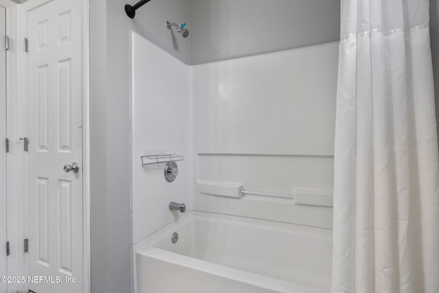 4916 Creek Bluff Ln, Middleburg, FL 32068 - full bathroom with shower / tub combo with curtain