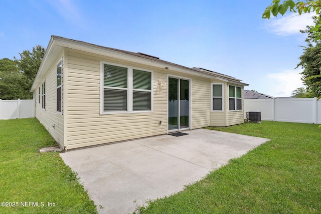 4916 Creek Bluff Ln, Middleburg, FL 32068 - back of property with a patio and cooling unit