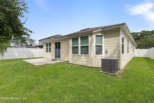 4916 Creek Bluff Ln, Middleburg, FL 32068 - back of property featuring a patio and central AC unit