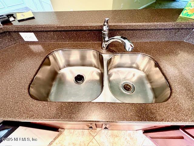 8561 Little Swift Cir Unit 32D, Jacksonville, FL 32256 - kitchen view of a sink