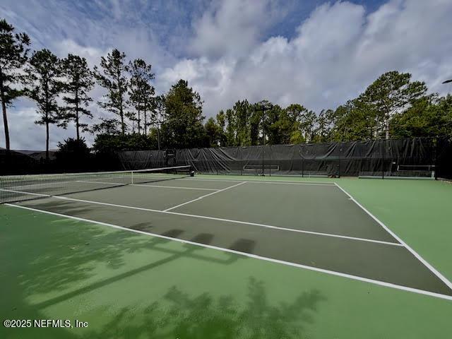 8561 Little Swift Cir Unit 32D, Jacksonville, FL 32256 - view of tennis court with community basketball court
