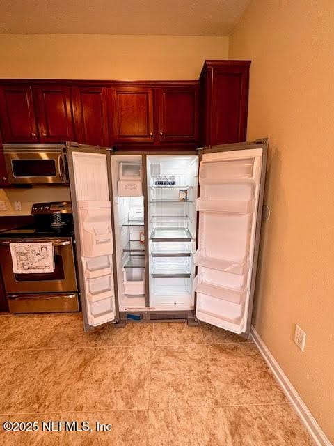 8561 Little Swift Cir Unit 32D, Jacksonville, FL 32256 - view of closet