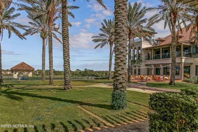 1332 N Loop Pkwy, Saint Augustine, FL 32095 - surrounding community with a lawn