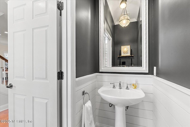 321 5th St, Atlantic Beach, FL 32233 - bathroom with wainscoting