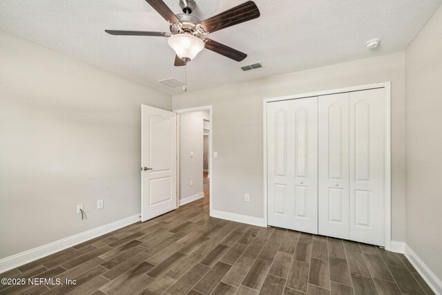 1382 Parkland Trl, Saint Augustine, FL 32095 - unfurnished bedroom with dark wood-type flooring, baseboards, a closet, and a ceiling fan