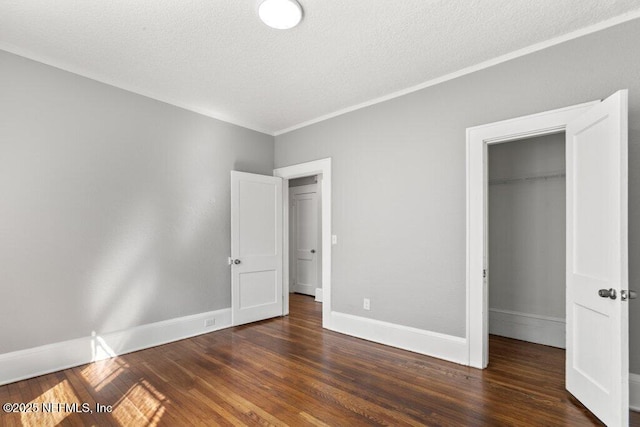 1032 Ingleside Ave, Jacksonville, FL 32205 - unfurnished bedroom with a spacious closet, wood finished floors, a closet, crown molding, and a textured ceiling