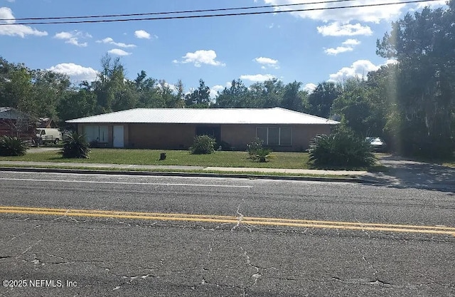 21813 SE 69th Ave, Hawthorne, FL 32640 - view of front of home with a front lawn