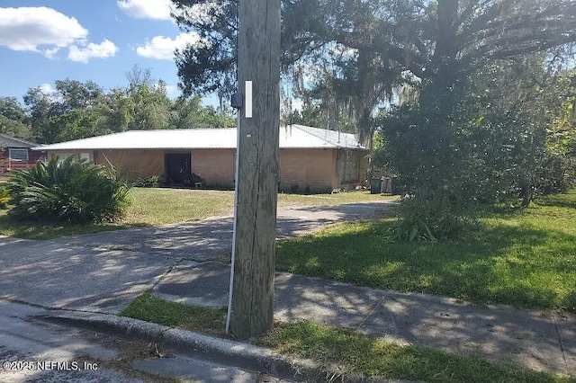 21813 SE 69th Ave, Hawthorne, FL 32640 - view of front of home featuring a front yard