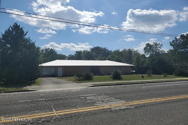 21813 SE 69th Ave, Hawthorne, FL 32640 - ranch-style house with driveway