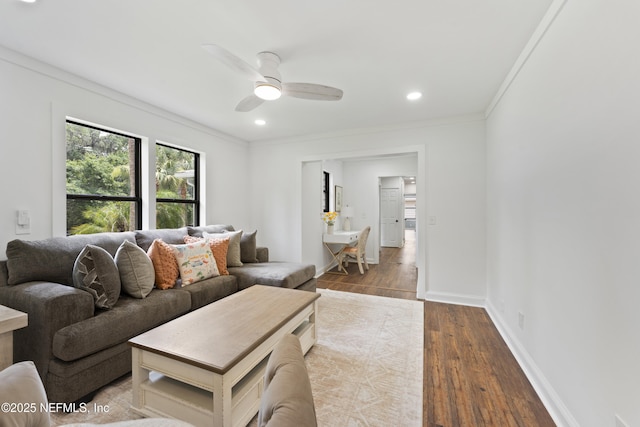 1381 Forrest Dr, Fernandina Beach, FL 32034 - living room featuring ornamental molding, wood finished floors, ceiling fan, baseboards, and recessed lighting