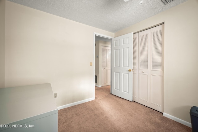 10571 Fox Squirrel Ct, Jacksonville, FL 32257 - unfurnished bedroom featuring carpet floors, a textured ceiling, and a closet