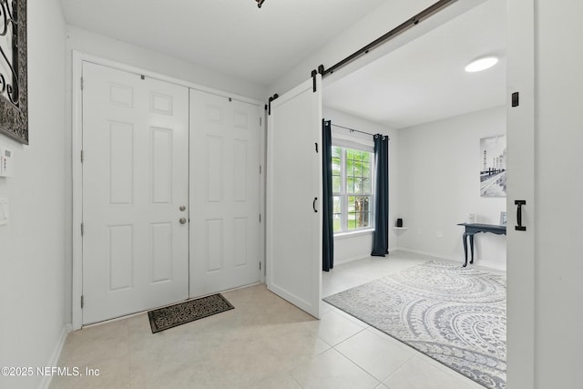 95362 Cornflower Dr, Fernandina Beach, FL 32034 - foyer entrance featuring baseboards and a barn door