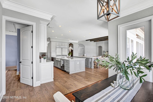 532 Atlantic Beach Ct, Atlantic Beach, FL 32233 - living area with arched walkways, wood finished floors, crown molding, recessed lighting, and a chandelier