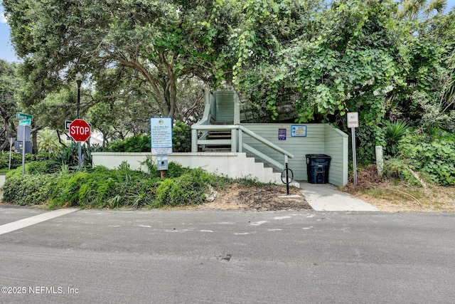 532 Atlantic Beach Ct, Atlantic Beach, FL 32233 - view of front facade with stairway
