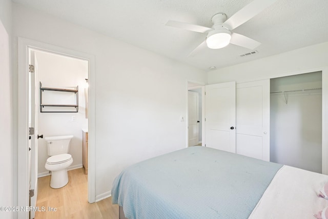 2619 Montreal St, Jacksonville, FL 32233 - bedroom featuring light wood-style floors, a closet, ensuite bath, and a ceiling fan