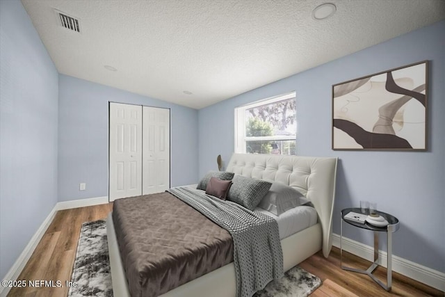 361 Mercury Dr, Orange Park, FL 32073 - bedroom with wood finished floors, a closet, a textured ceiling, and vaulted ceiling