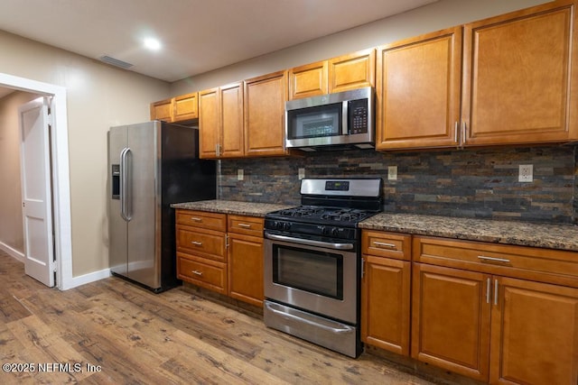 1514 Thomas St, Green Cove Springs, FL 32043 - kitchen featuring stainless steel appliances, wood finished floors, tasteful backsplash, baseboards, and recessed lighting