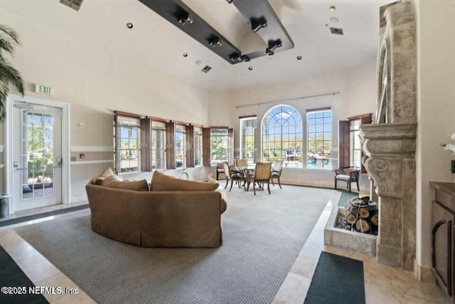10961 Burnt Mill Rd Unit 917, Jacksonville, FL 32256 - living area with a towering ceiling