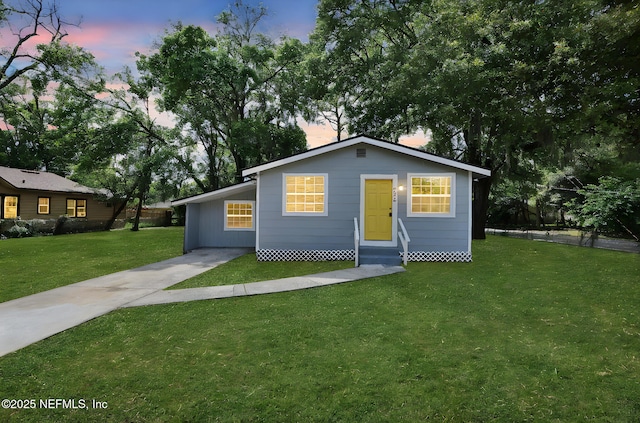 9076 1st Ave, Jacksonville, FL 32208 - bungalow-style home featuring entry steps and a lawn