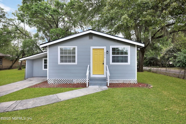 9076 1st Ave, Jacksonville, FL 32208 - bungalow-style house with entry steps and a front lawn