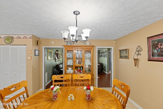4422 SE 2nd Ave, Keystone Heights, FL 32656 - dining area featuring a chandelier and a textured ceiling