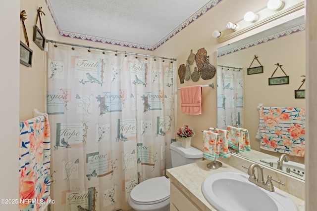 4422 SE 2nd Ave, Keystone Heights, FL 32656 - full bath featuring vanity, a shower with shower curtain, and a textured ceiling