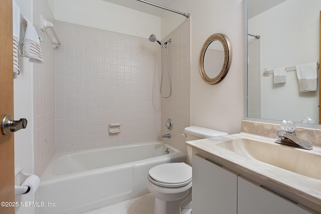 55 Village Cir, Palm Coast, FL 32164 - full bath featuring washtub / shower combination, toilet, vanity, and tile patterned flooring