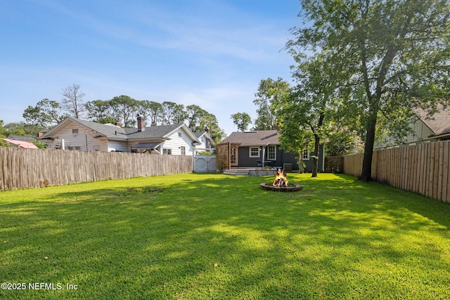 1094 Wolfe St, Jacksonville, FL 32205 - fenced backyard with a fire pit
