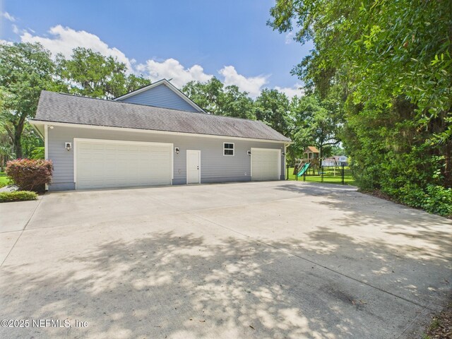 96168 High Pointe Dr, Fernandina Beach, FL 32034 - garage with concrete driveway